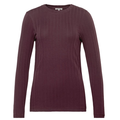 Stylish women's organic cotton long sleeve t-shirt in a versatile design, ideal for enhancing any outfit while ensuring comfort and elegance.