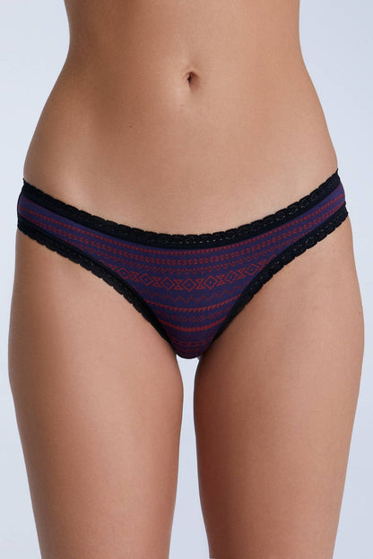 Fashionable organic cotton women's briefs designed for comfort, featuring soft elastic lace trim.