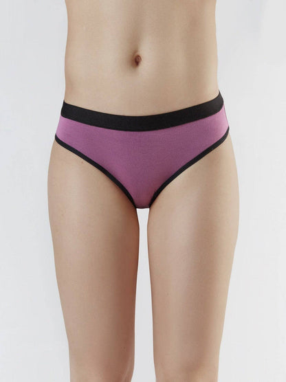 Luxurious women’s Tencel briefs made from soft micromodal with an elegant black elastic waistband, ideal for sport and leisure.