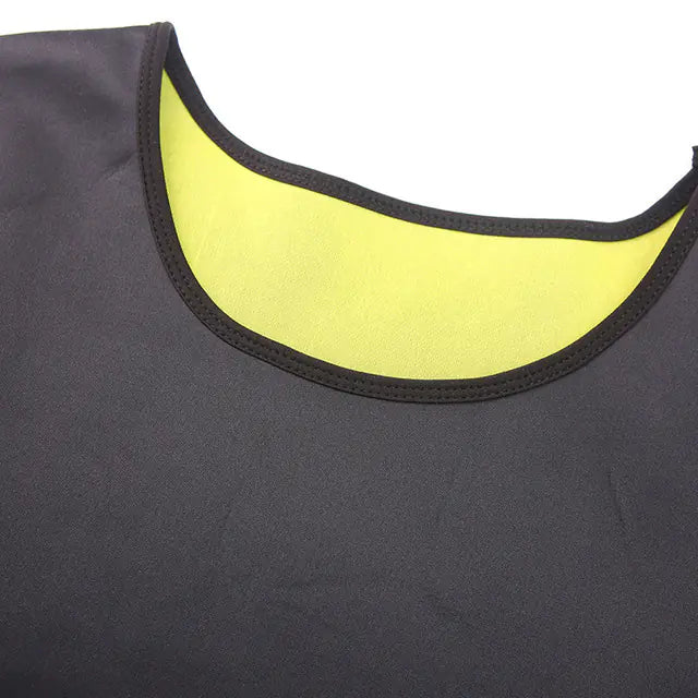 Close-up of the neck design of a men's body shaper t-shirt, featuring a stylish contrast lining, perfect for a modern touch.