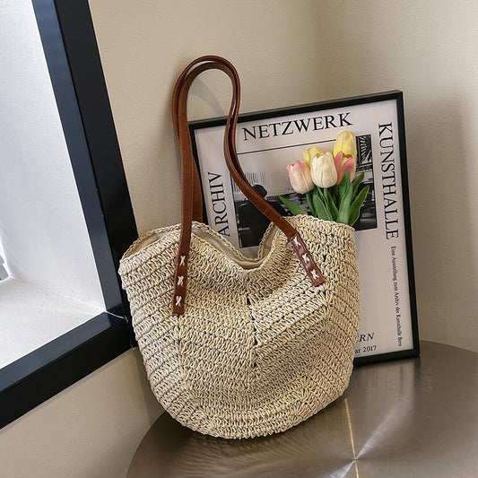 Chic white straw handbag, showcasing a stylish crochet design ideal for holidays and everyday use.