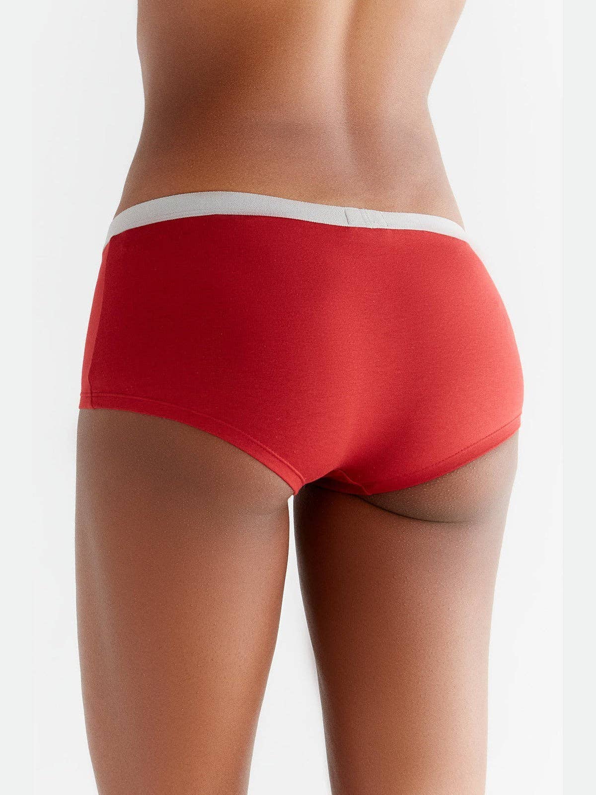 Luxury organic cotton boyshorts featuring a soft elastic waistband, crafted from 95% organic cotton and 5% elastane for ultimate comfort and style.