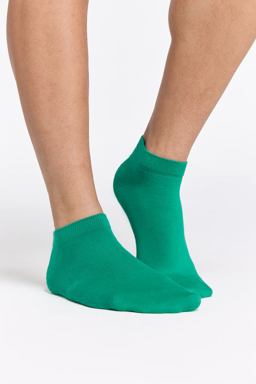 High-quality organic cotton socks with a fine cuff, illustrating comfort and elegance in a convenient pack of six.