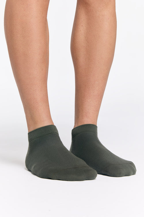 Luxury organic cotton trainer socks in a sleek 6-pack featuring soft, comfortable fabric with fine elastane cuff.