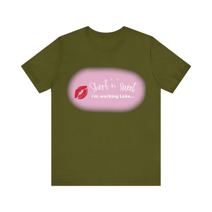 Sabrina Carpenter Inspired Unisex Short Sleeve Tee in classic army green, showcasing a fashionable lipstick print accompanied by 'Short n sweet, i'm working Late...' for a trendy ensemble.