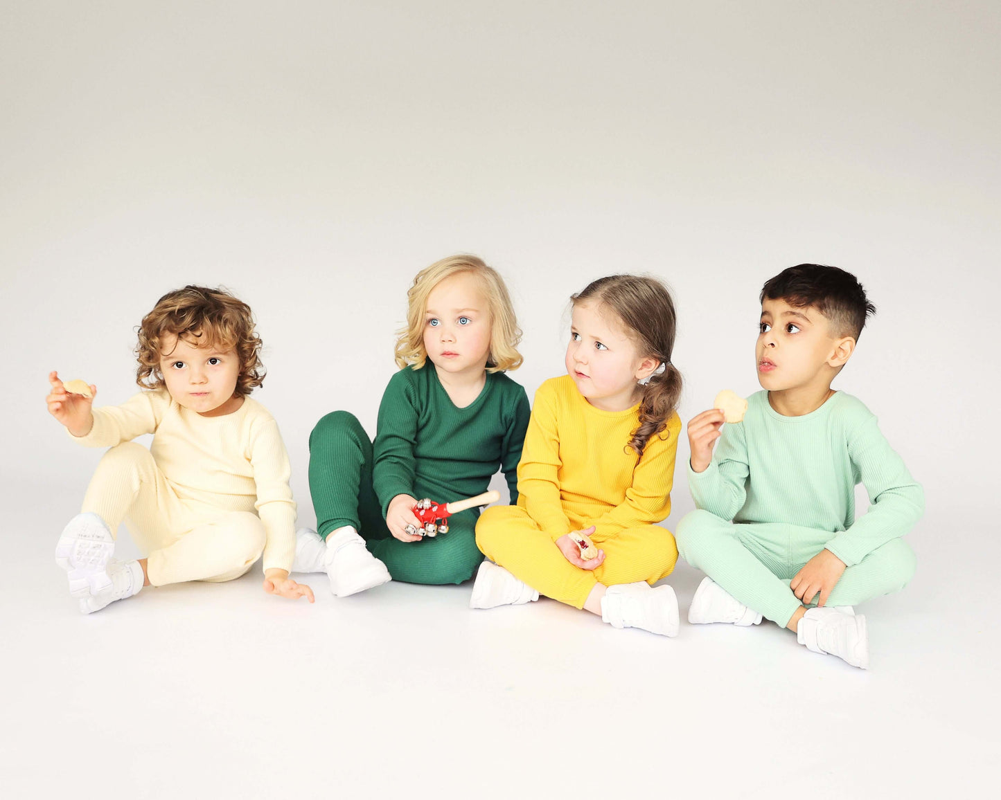 Elegant forest green matching pyjamas for the whole family by DreamBuy, ideal for loungewear, showcasing a minimalist design with comfort in mind.