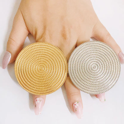 Chic assortment of women's gold rings, crafted from durable zinc alloy, combining elegance and modern style for any jewelry lover.