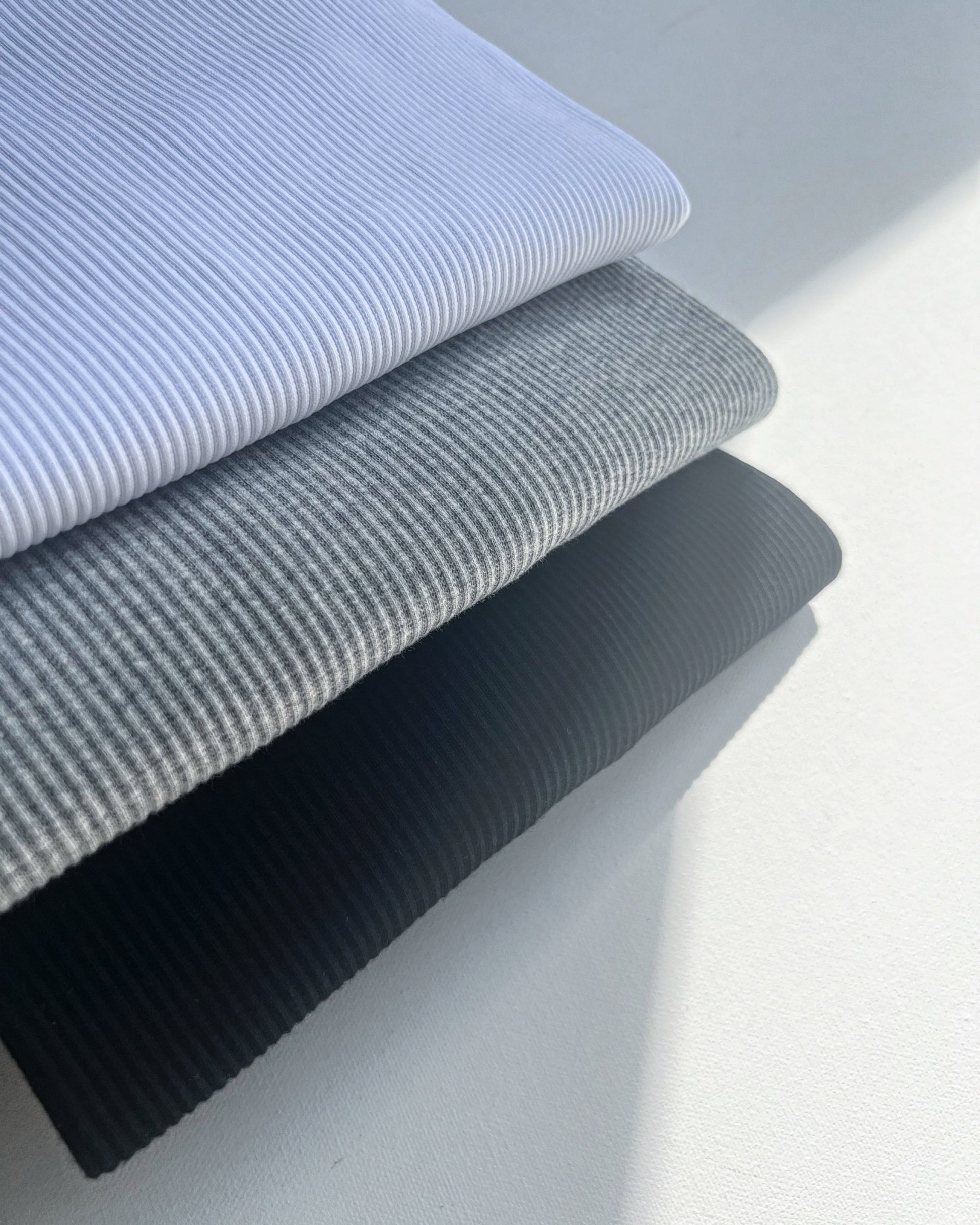 DreamBuy White Adult 2-Piece Lounge Set showcasing premium cotton fabric with elastic waistband, designed for luxury comfort and sensitive skin friendliness.