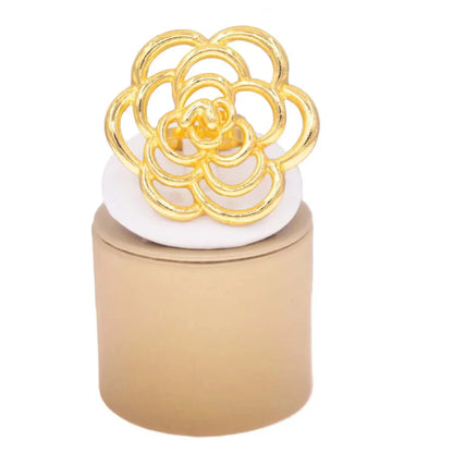 Chic collection of adjustable gold rings for women, designed to complement any refined jewellery ensemble.