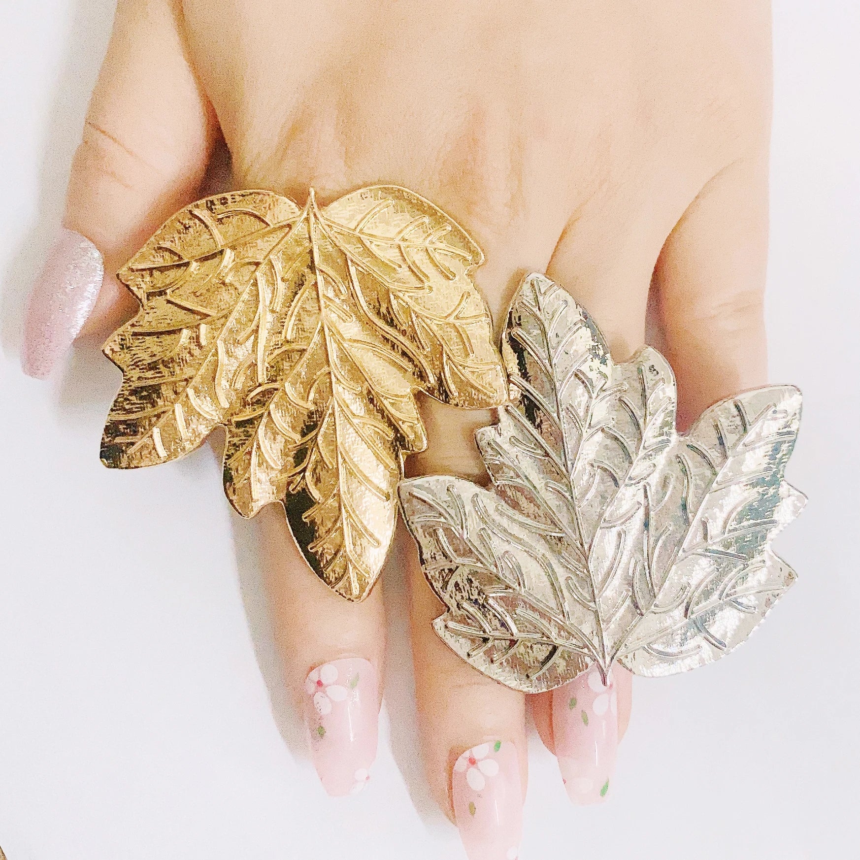 Stylish set of big gold rings for women, crafted from high-quality metal, ideal for special occasions and fashionable ensembles.