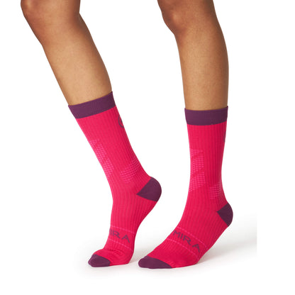 KYMIRA infrared crew socks modelling the sophisticated technology for improved blood circulation and accelerated recovery after exercise.