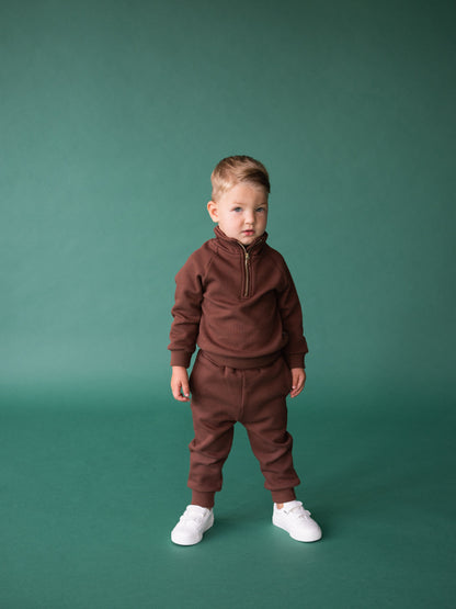Chic and versatile DreamBuy fleece tracksuit for kids, suitable for casual wear and athletic activities, ages 1-10, in a rich walnut hue.