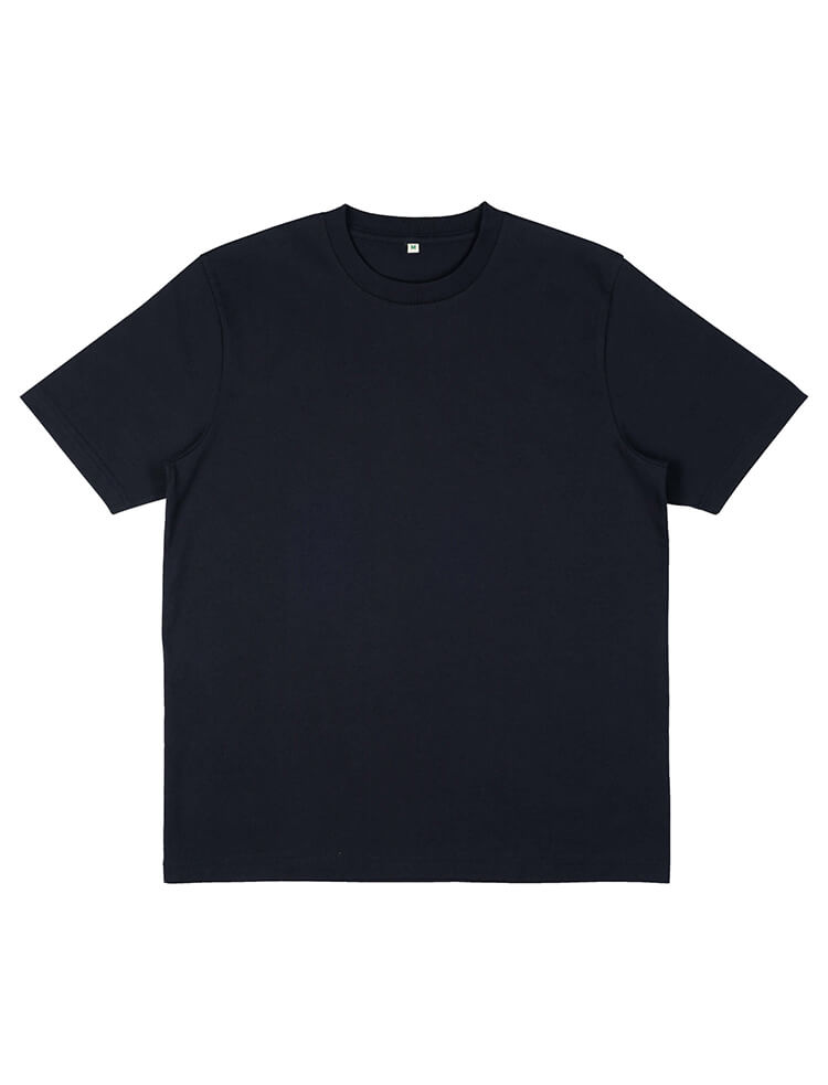 Stylish and sustainable men's and women's T-Shirt, CO2 neutral and ethically produced for environmentally conscious consumers.