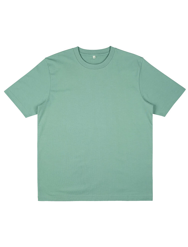 Chic Extra Heavy T-Shirt in luxurious 100% organic cotton, merging style with eco-friendliness for discerning shoppers.