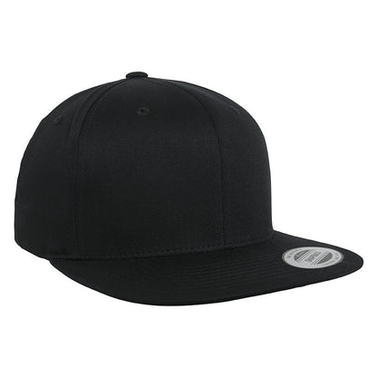 Elegant organic cotton snapback cap showcasing eco-friendly fashion, adjustable design, and stylish versatility.