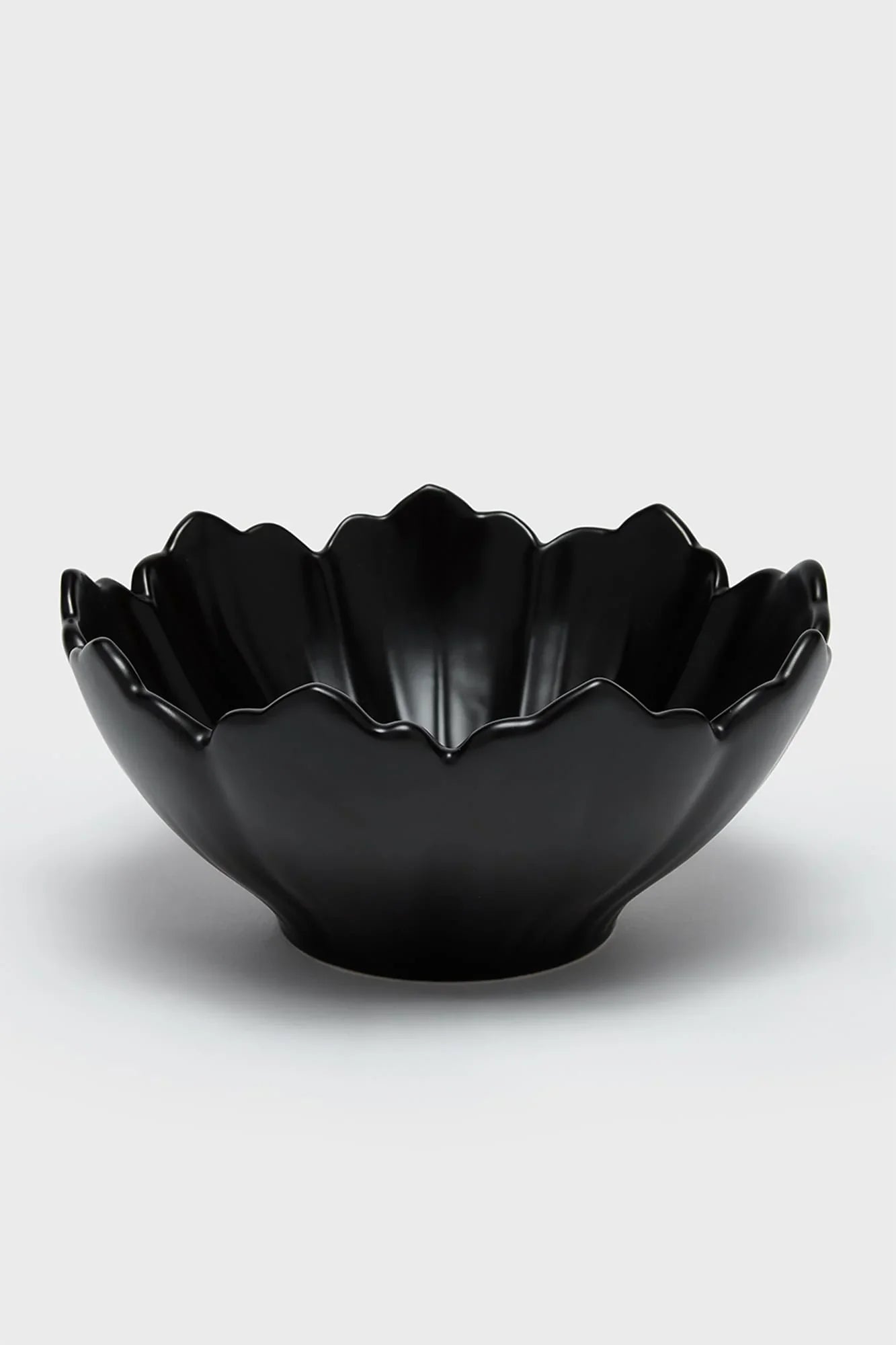 Stylish presentation of the Killstar Grim Blossom ceramic bowl, ideal for serving or decoration in a luxurious gothic-themed setting.