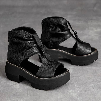 Versatile women's gladiator sandals with a square heel and zip closure, perfect for casual occasions and available in sizes 35-40.