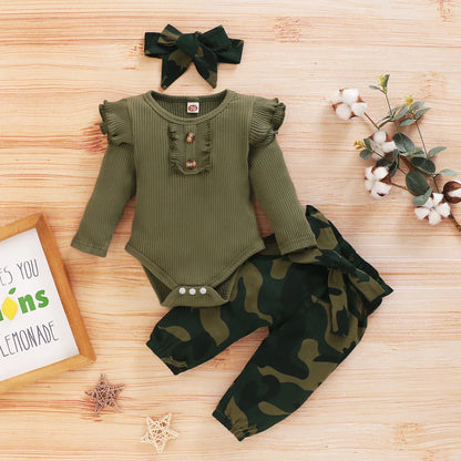 Luxury camouflage baby clothes set on display, highlighting the comfortable and premium fabric, designed for boys and girls aged 0-12 months.