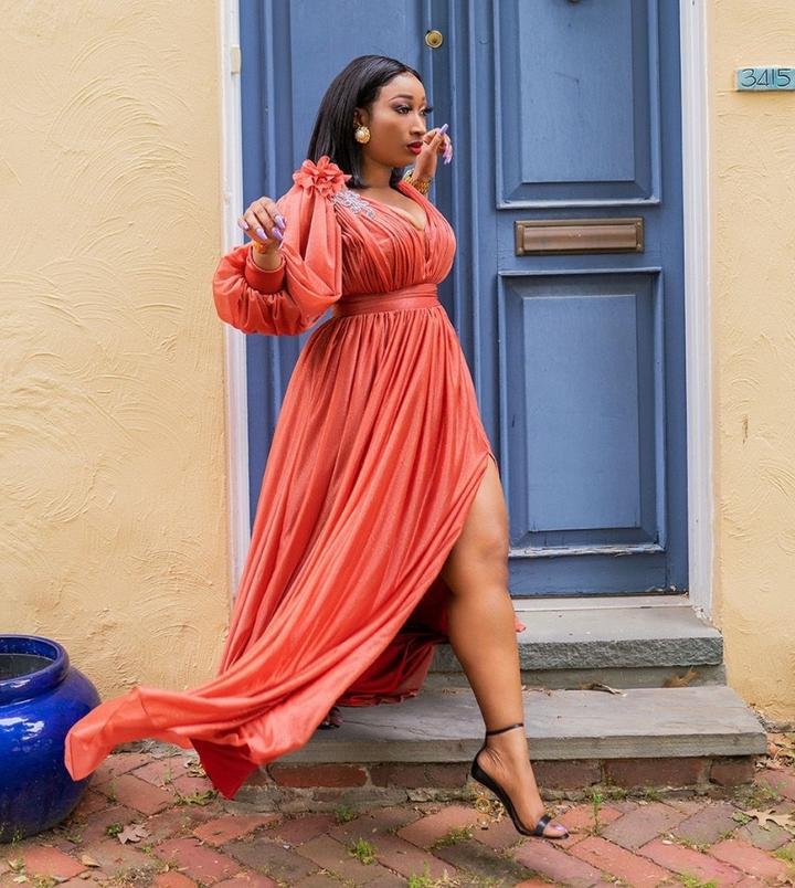 Elegant African maxi dress for women, showcasing long sleeve Kanga style in luxurious plus sizes from S to 5XL, fabric in vibrant patterns.