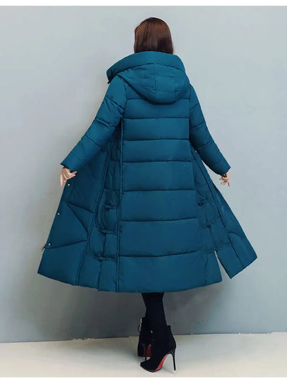 Sophisticated women's winter coat in thick cotton, enhancing warmth and style for the colder seasons.