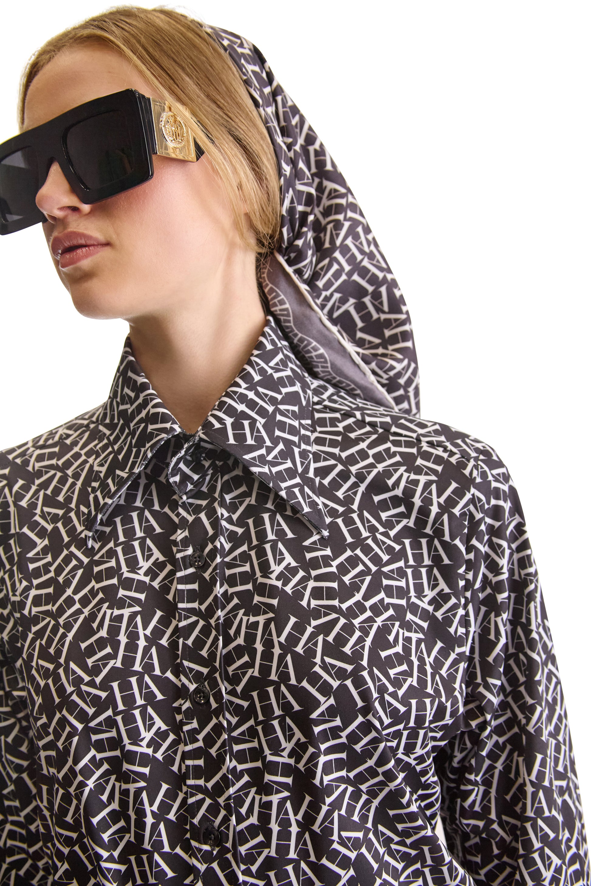 The curved hem of a bespoke tailored fit shirt, highlighting the exquisite craftsmanship and premium woven fabric, made in Italy.