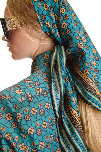 Exclusive 100% twill silk scarf featuring the Helen Anthony monogram and geometric pattern, designed for luxury and elegance, dimensions 90 x 90 cm.