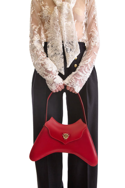 Profile view of the adjustable leather strap on the Helen Anthony luxury shoulder bag, perfect for stylish versatility.