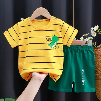 Full view of the unisex kids summer clothing ensemble, consisting of a refined cotton t-shirt and trendy shorts, perfect for stylish summer outings.