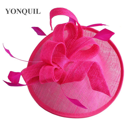 Chic derby fascinator hat for women featuring a refined headband design, ideal for bridal occasions and garden parties.