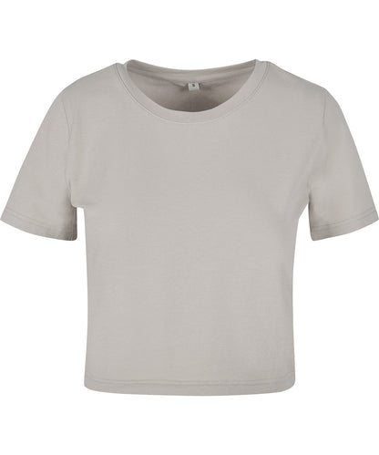 Close-up of the round neckline and short sleeves of the organic cotton cropped t-shirt for women, showcasing soft, premium materials ideal for comfort and elegance.