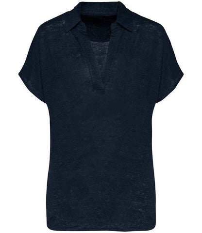 Fashionable women’s polo shirt in a straight fit, crafted from premium linen with a refined V-shaped collar.