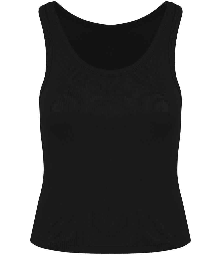 Stylish ensemble featuring the organic cotton ribbed tank top, emphasising its minimalist design and perfect fit for an elegant casual look.