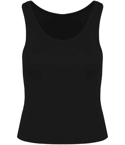 Stylish ensemble featuring the organic cotton ribbed tank top, emphasising its minimalist design and perfect fit for an elegant casual look.
