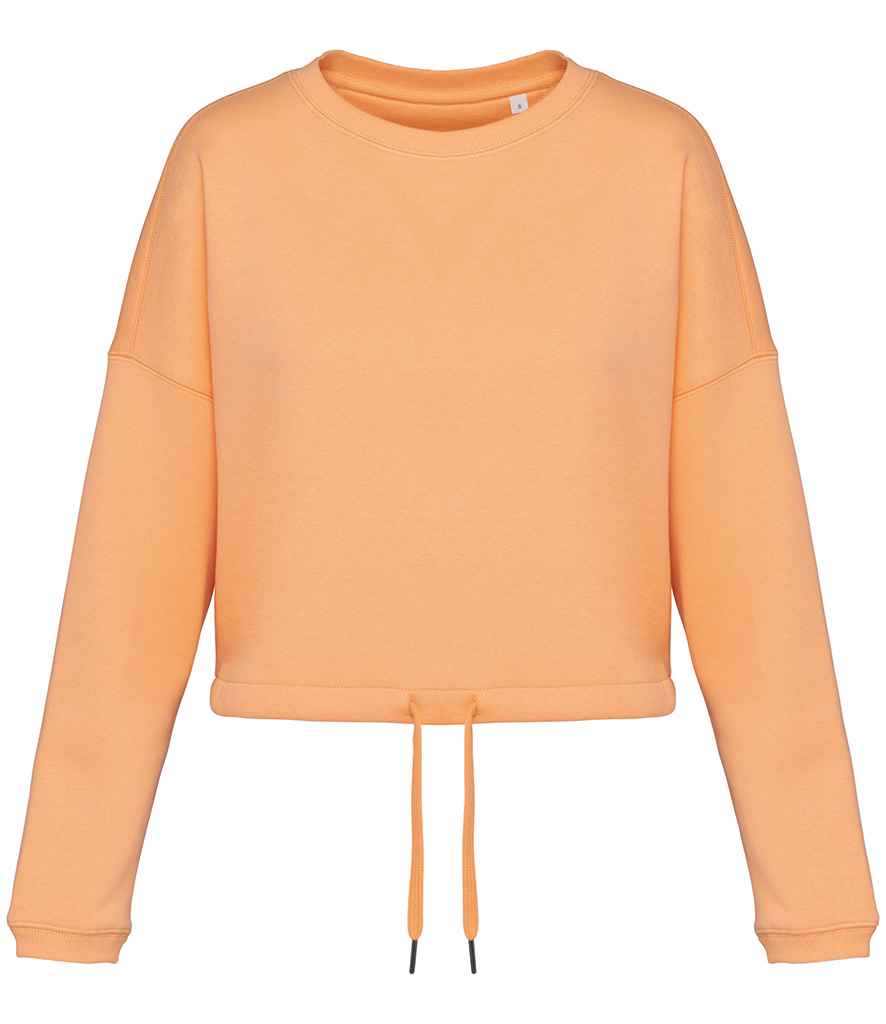 Elegant organic oversized cropped sweatshirt for women, showcasing soft brushed fleece made from sustainable fabric, ideal for layering with high-waisted bottoms, exemplifying casual chic.