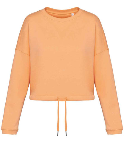 Elegant organic oversized cropped sweatshirt for women, showcasing soft brushed fleece made from sustainable fabric, ideal for layering with high-waisted bottoms, exemplifying casual chic.