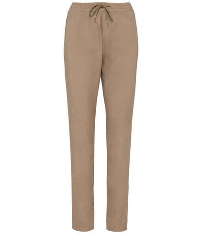 Stylish women’s casual trousers made from a blend of TENCEL™ Lyocell and organic cotton, offering comfort and luxury.
