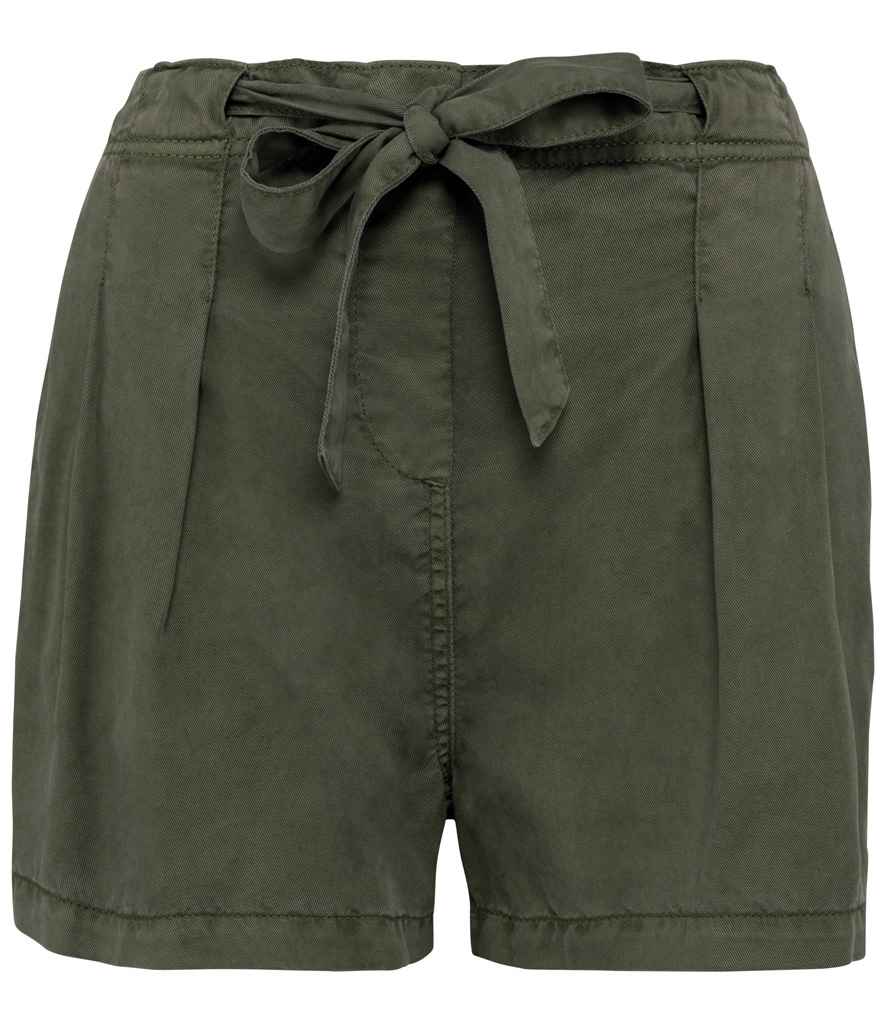 Elegant women's flared shorts with side pockets, made from premium TENCEL™ Lyocell, combining style with functionality.