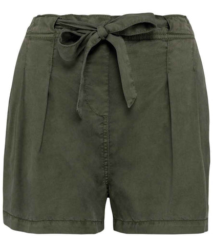 Elegant women's flared shorts with side pockets, made from premium TENCEL™ Lyocell, combining style with functionality.