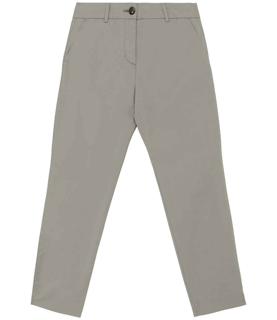 Stylish minimalist straight fit of luxurious organic cotton 7/8 chino trousers, perfect for sophisticated women's fashion.