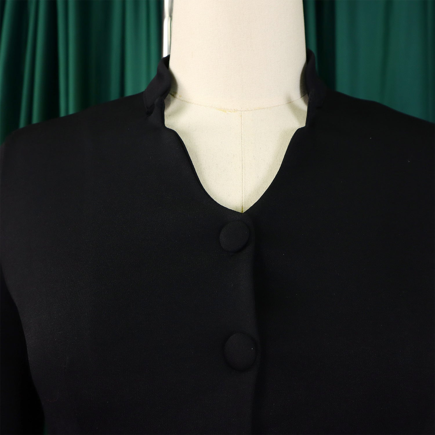 Chic Wide Leg Pants from CM.YAYA, designed for plus-size women, featuring elastic waist for a tailored fit and sophisticated office attire.