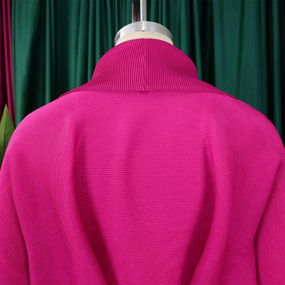 Sophisticated women’s blouse from CM.YAYA with a flattering V-neckline, designed for a luxurious look in gradient hues, paired with a pleated skirt.