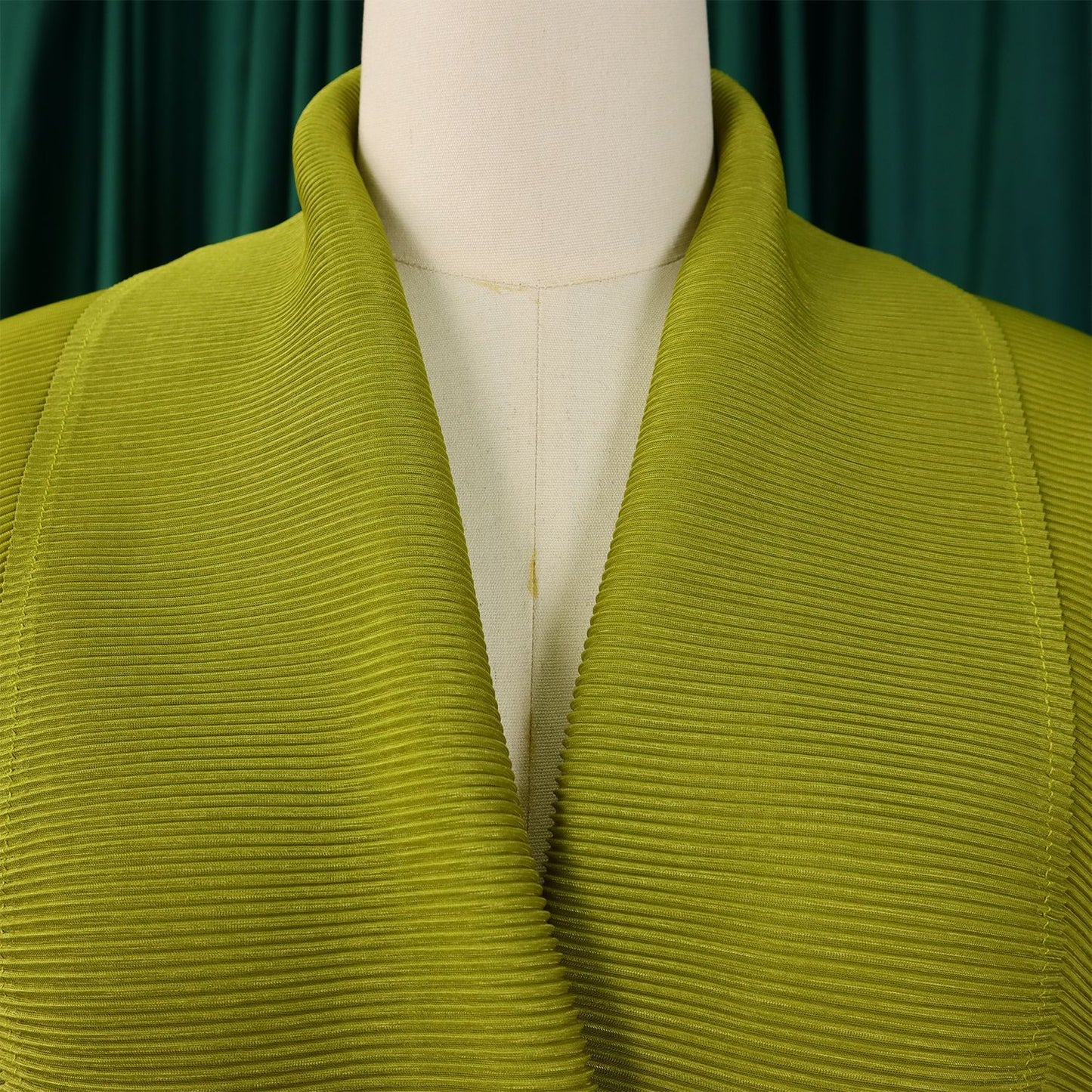 Chic gradient blouse with a stylish belt, paired with a floor-length pleated skirt, perfect for middle-aged women seeking elegance for autumn and winter.