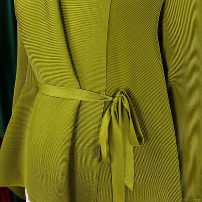 Detailed view of the pleated long skirt in the CM.YAYA women's outfit, made from high-quality knitted spandex and polyester, ideal for sophisticated autumn/winter wear.