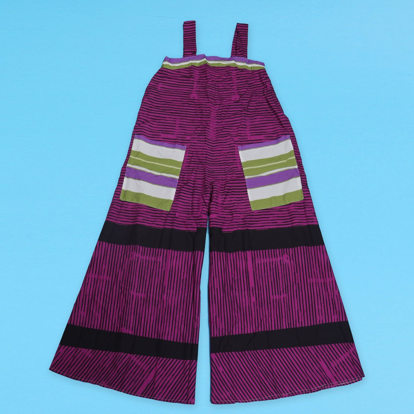 CM.YAYA jumpsuit styled with trendy accessories, demonstrating its versatility for both casual and upscale summer events.