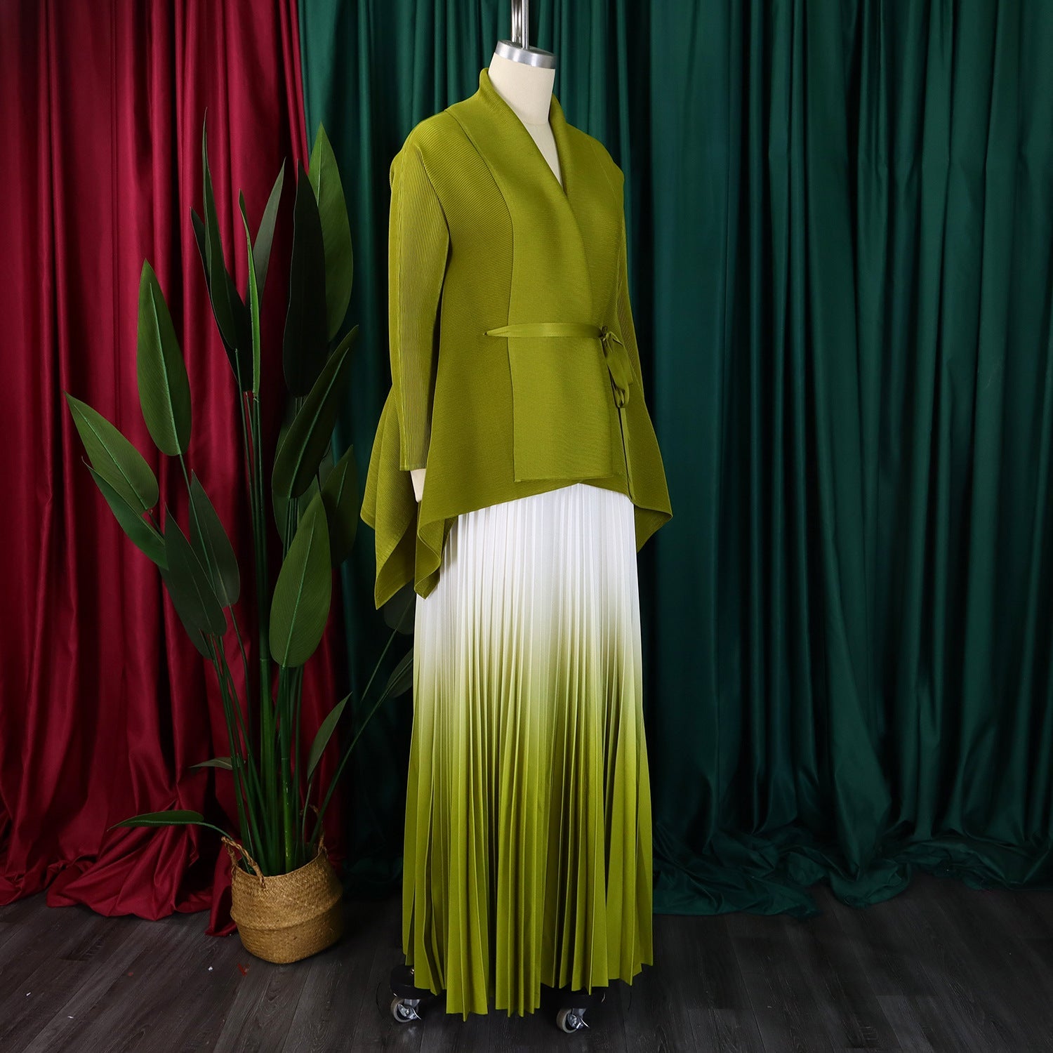 Chic and refined CM.YAYA Women's Gradient blouse and pleated long skirt set, embodying luxury and elegance for the discerning fashionista.