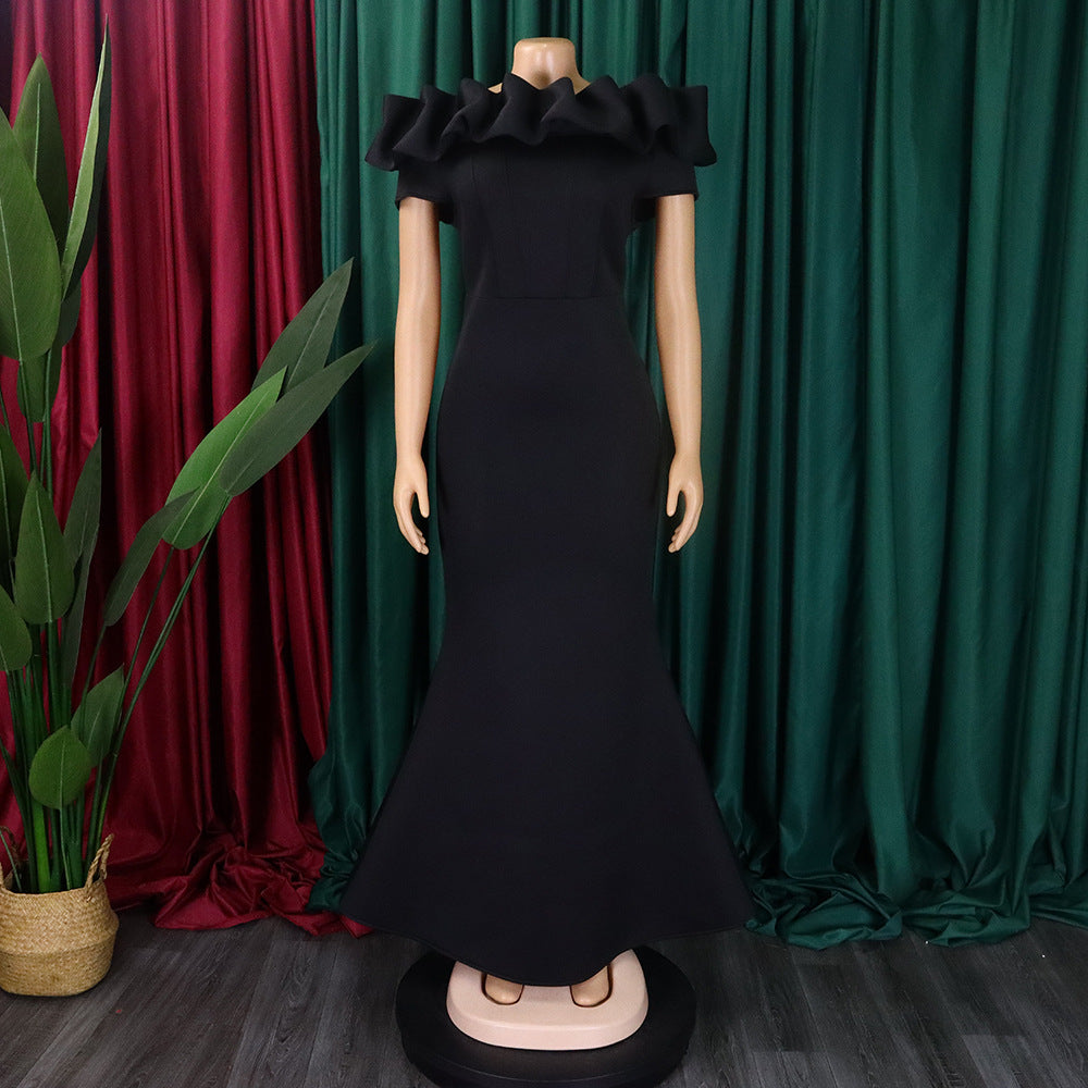 Glamorous mermaid evening dress with a solid colour, showcasing the luxurious fabric flow and flattering fit, designed for confident women attending special occasions.