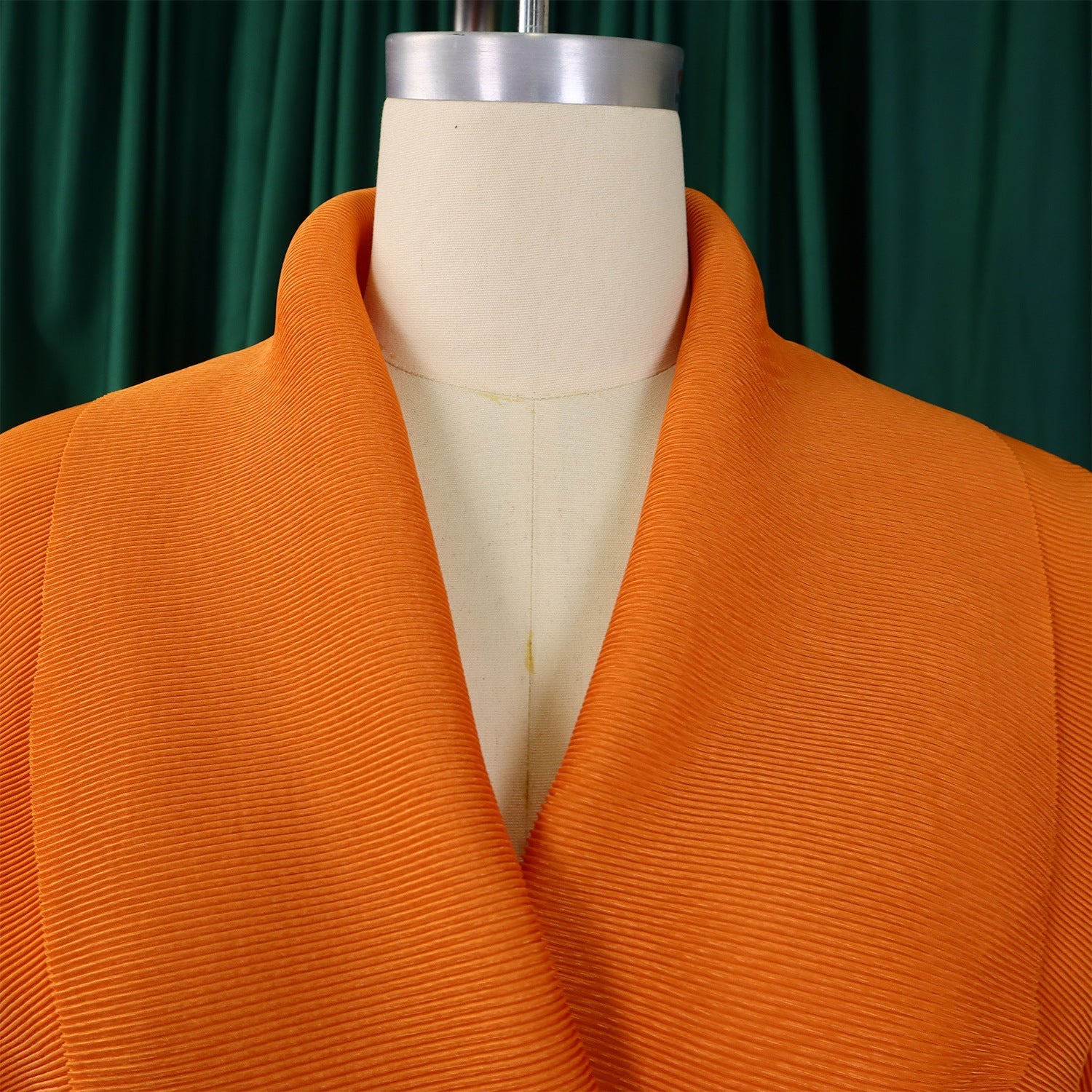 Detail shot of the CM.YAYA Women's Gradient Blouse and Skirt Set showcasing the rich fabric texture and trendy silhouette, perfect for fashionable middle-aged women.