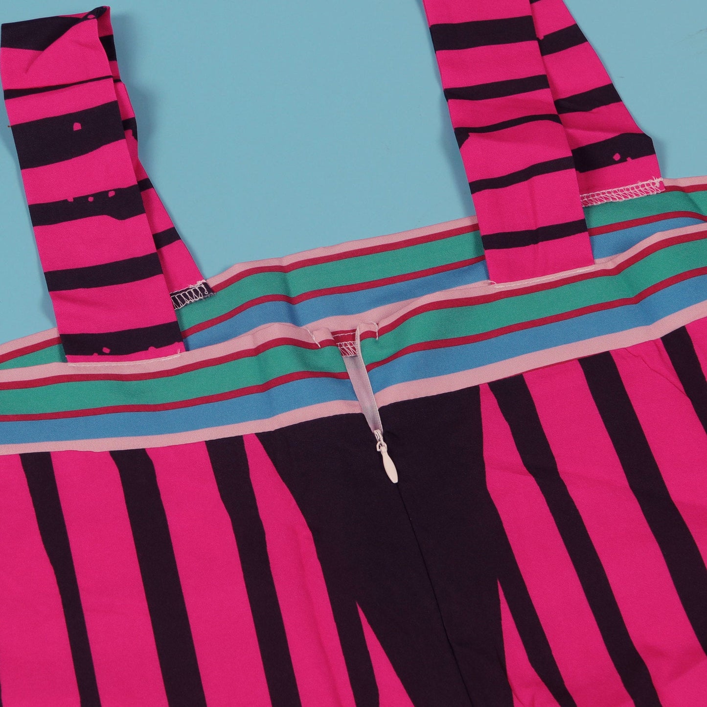 Practical CM.YAYA Women’s Striped Jumpsuit featuring convenient pockets designed for comfort and modern elegance.