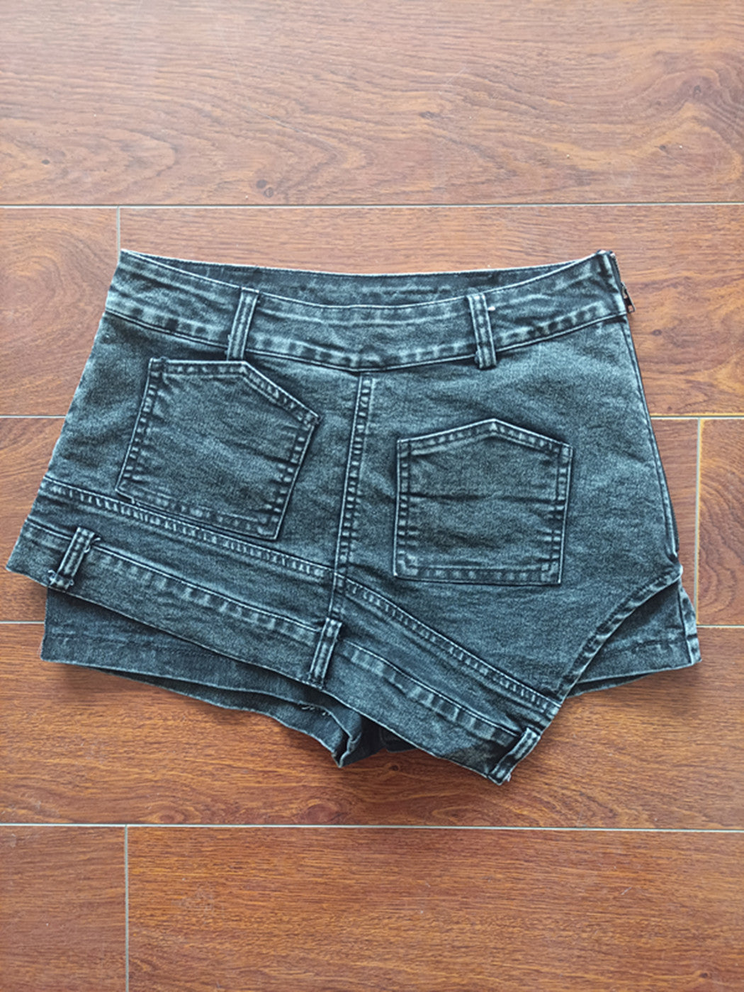 Luxurious CM.YAYA women's jeans presented on a stylish backdrop, highlighting the unique design and premium quality fabric for lasting wear.