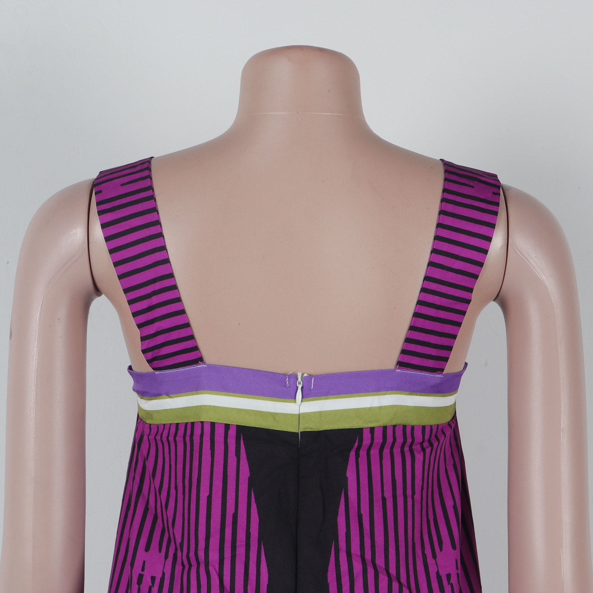 Full view of the CM.YAYA Women’s Sleeveless Jumpsuit with pockets and high waist, epitomising luxury summer fashion.